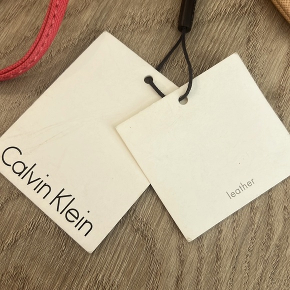 Calvin Klein NWT Tan & Watermelon Pink Leather Wristlet w/Pockets Inside & Out - Picture 3 of 4